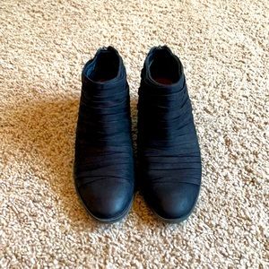 Black Caslon Booties